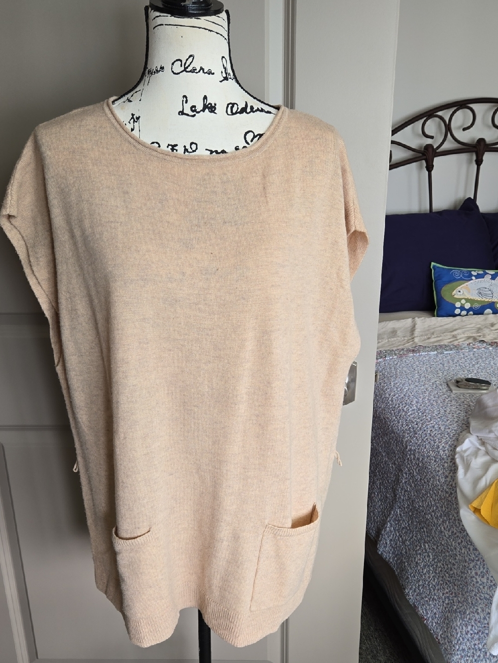 BCBGMaxAzria Light Beige Women's Short Sleeve Sweater